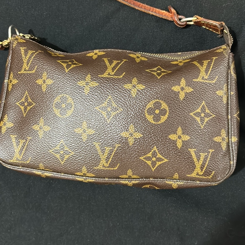 2001 Collection Louis Vuitton show the bag, LV monogram, leather trim